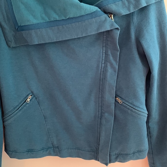 Athleta On The Move Asymmetrical Zip Cotton Modal Sweatshirt Jacket Medium - Picture 3 of 8